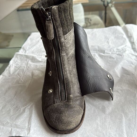 Chanel Women’s Gray Distressed Suede Leather Ankle Boots with CC Logo Buttons. - Picture 3 of 12